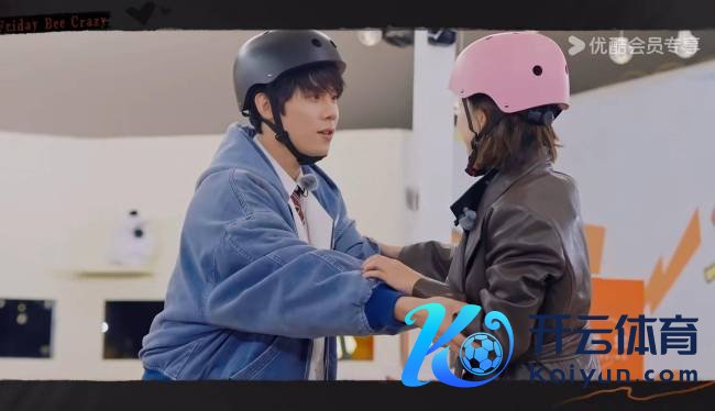 综艺《周五晚高疯》全员堕入“恋爱轮回” 高叶搭档王星越甜度超标